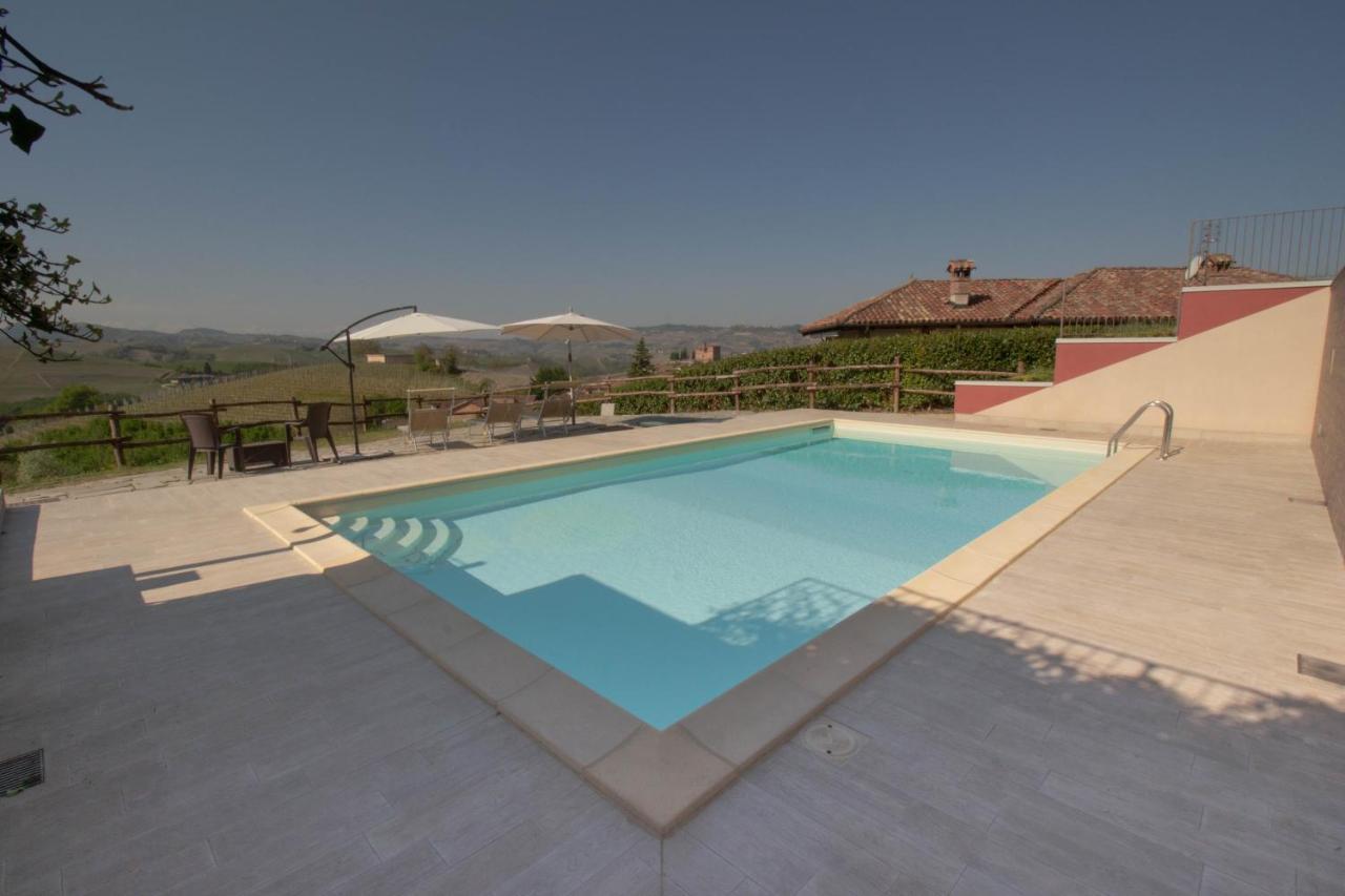Poggio Dei Farinetti Bed & Breakfast Diano d'Alba Bagian luar foto