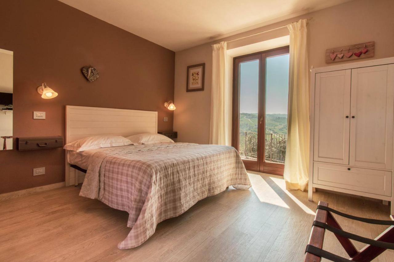 Poggio Dei Farinetti Bed & Breakfast Diano d'Alba Bagian luar foto